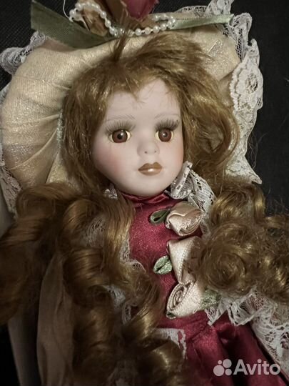 Фарфоровая кукла 30см