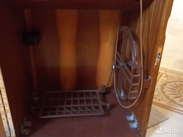 Швейная машинка ножная Лада