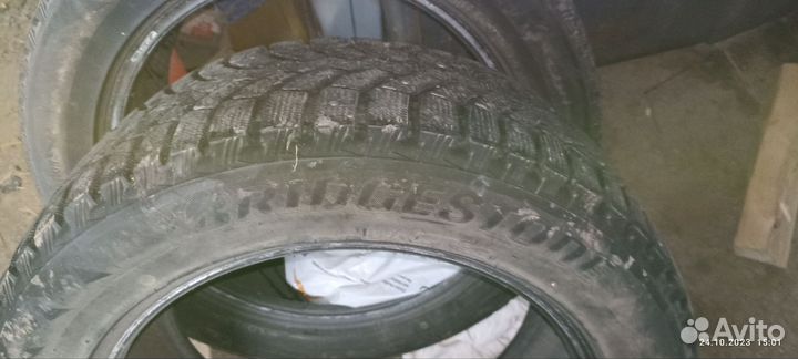 Bridgestone Blizzak Spike-01 235/55 R18