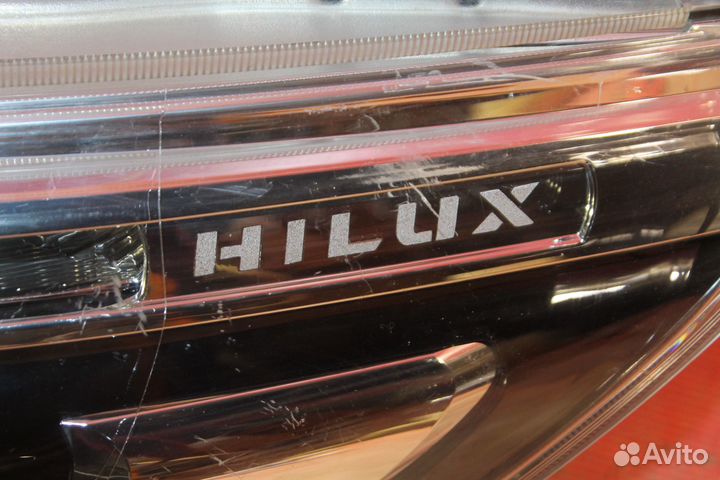 Фара левая Toyota Hilux Pick Up