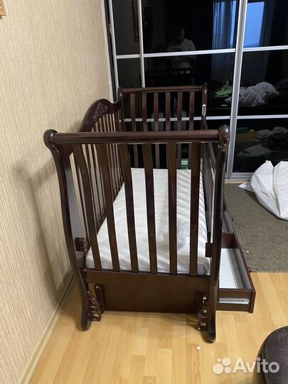 Детская кроватка с маитниковым механизмом + матрас