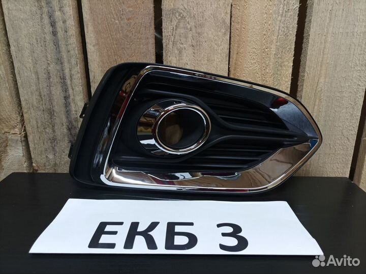 Накладка противотуманной фары правая Hyundai Solar