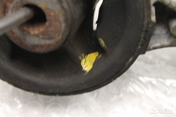 Опора двигателя правая с кронштейном Honda C