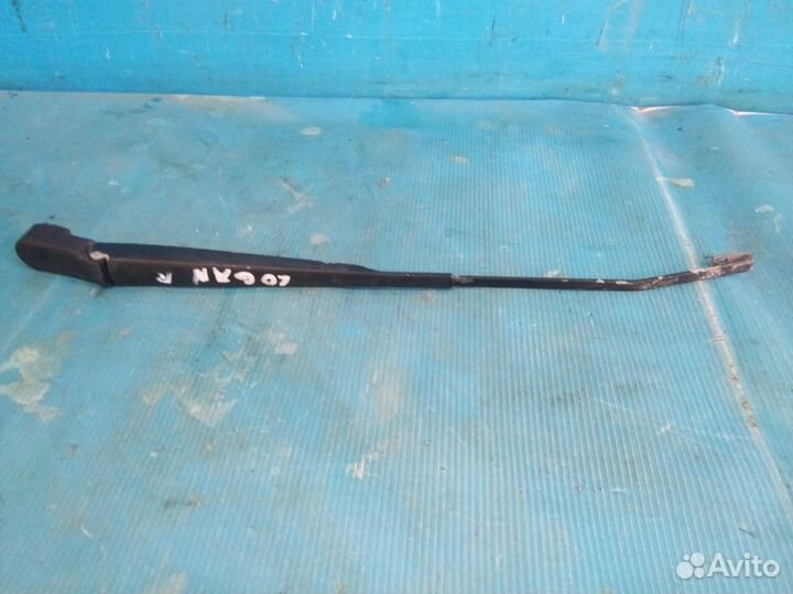 Поводок стеклоочистителя передний правый Renault L