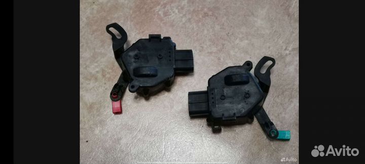 Замок раздвижной двери Додж караван 4