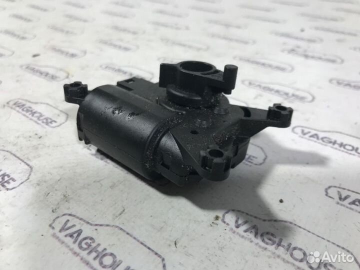 Моторчик заслонки печки Audi Q7 4.2 BAR 2006