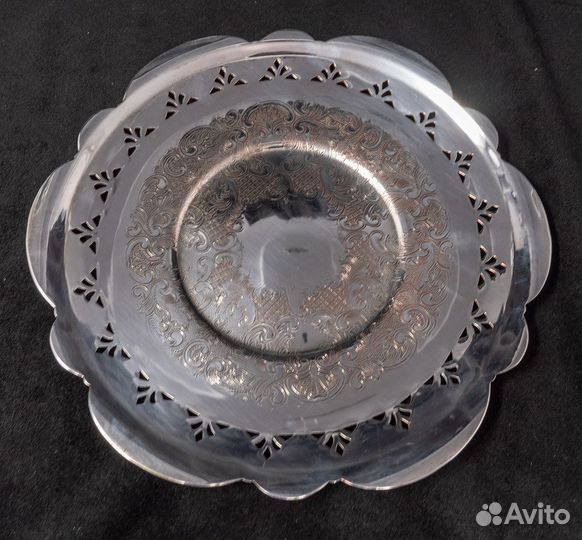 Посеребренное круглое блюдо Essay, Канада