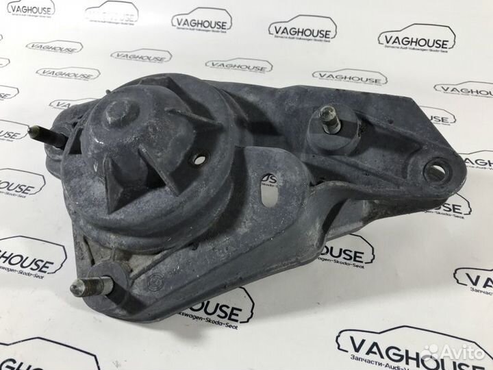 Кронштейн амортизатора правый Audi A8 D2 4D 2001