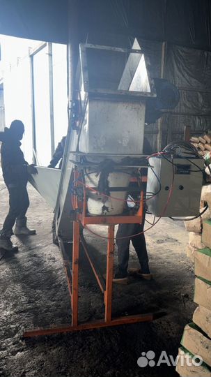 Фасовочно-упаковочный аппарат для древесного угля