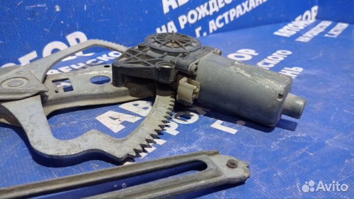 Передний левый стеклоподъемник Mercedes-Benz W210