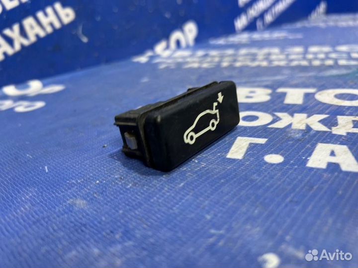 Кнопка открывания багажника Bmw E39 седан 2000