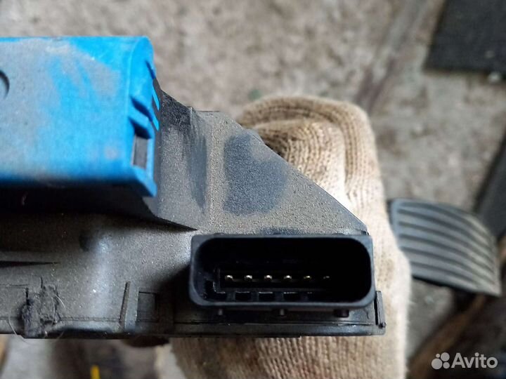 Электронная педаль газа Opel Corsa D 1.2 2010 год