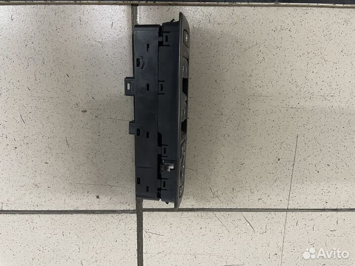 Блок управления стеклоподъемниками Renault Fluence