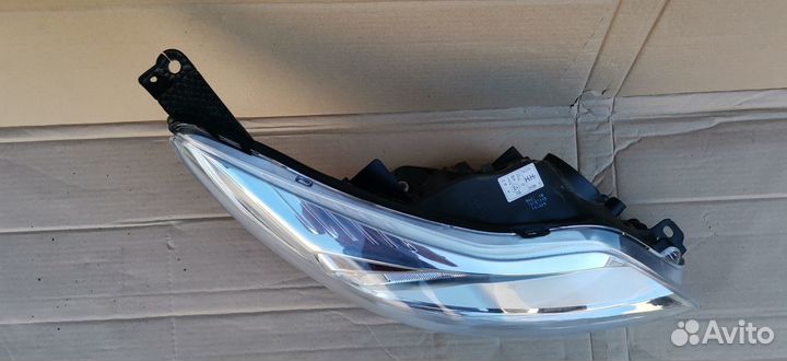 Фара правая Ford Focus 3