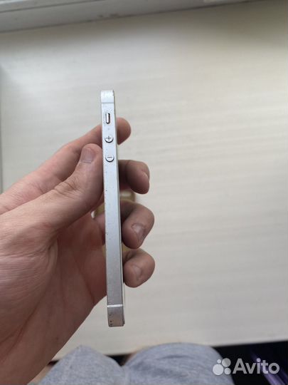 iPhone SE, 32 ГБ