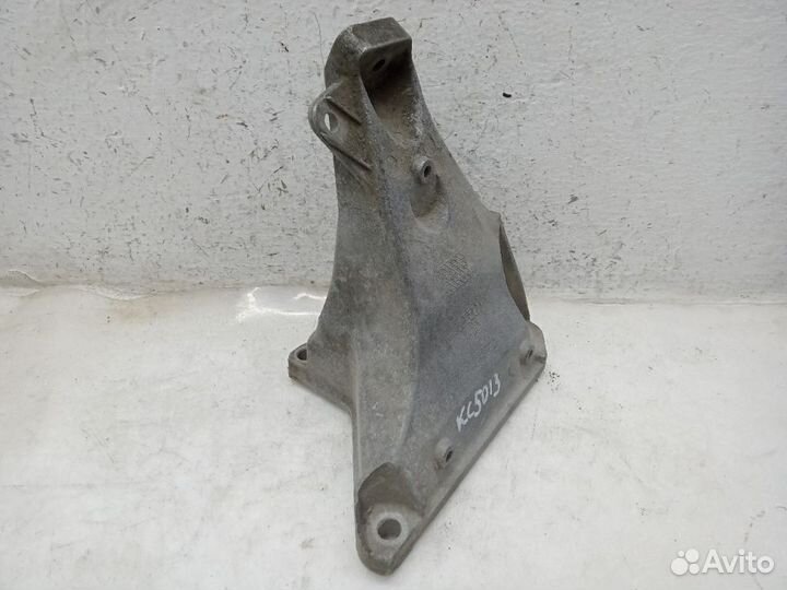 Кронштейн двигателя volkswagen passat B5+ Правый