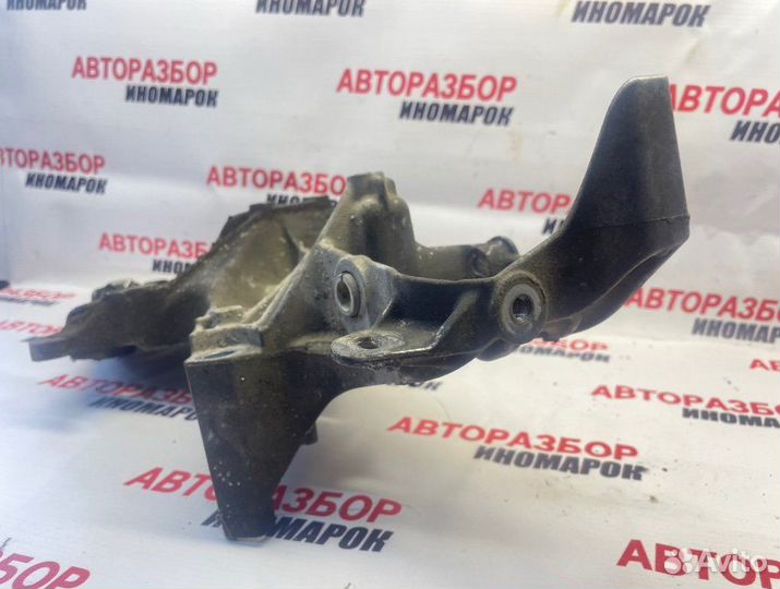 Кронштейн генератора Renault Logan 1 LS K7M710