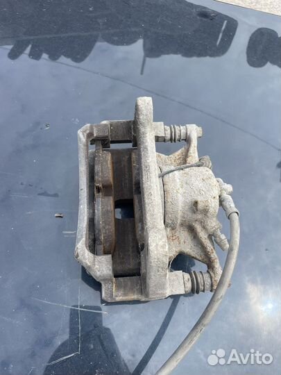 Суппорт тормозной правый volkswagen passat b8