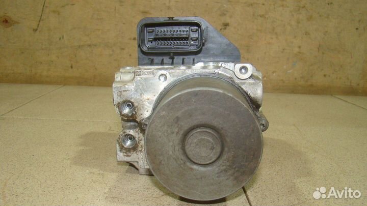 Блок ABS (насос) Lexus RX 270/350/450h (AL10)
