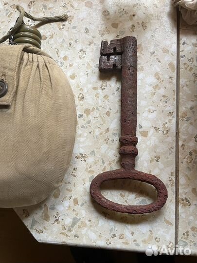 Ключ старинный кованный амбарный
