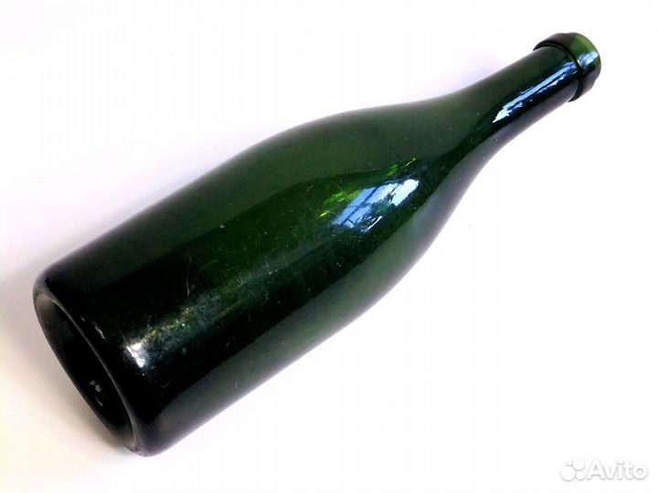 Вин кон. Бутылка фигурная зеленая старинная. Бутылка старинная зеленое стекло. Старая бутылка с глубоким дном.