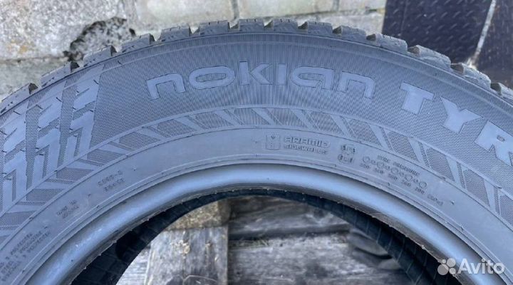Nokian Tyres Hakkapeliitta 10 215/70 R16
