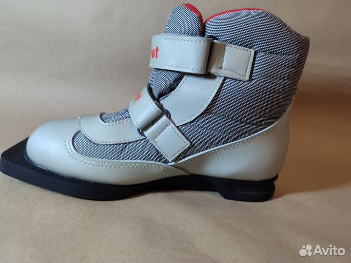 Лыжные ботинки детские, 34-35 размер