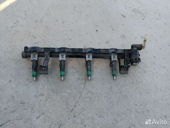 Топливная рампа с форсунками ford focus 2 1.6