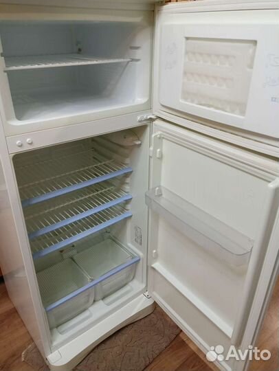 Холодильник Indesit