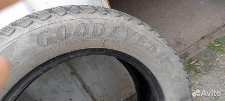 Goodyear UltraGrip 235/55 R17