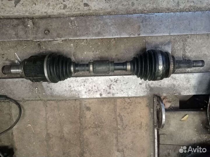 Привод левый Toyota avensis 250 2 литра 1az