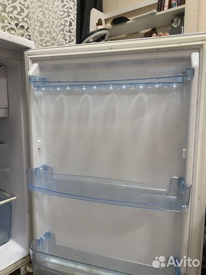 Холодильник маленький с морозилкой