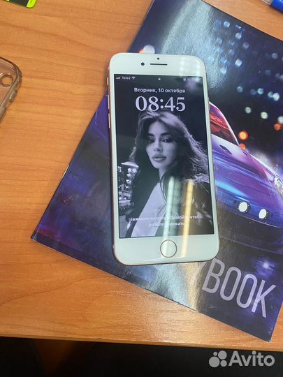 iPhone 8, 64 ГБ