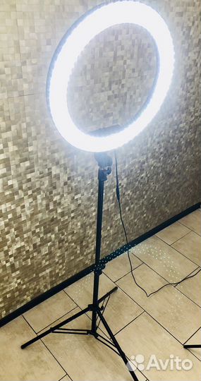 Кольцевая лампа RL-18 LED со штативом