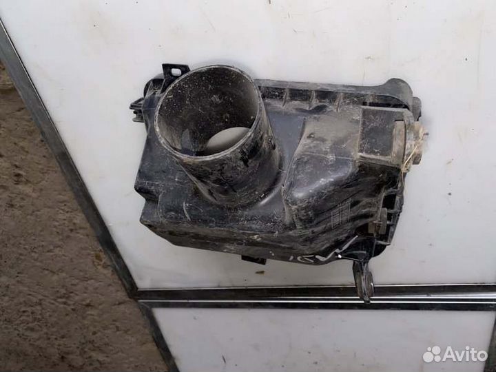 Крышка корпуса воздушного фильтра Mitsubishi