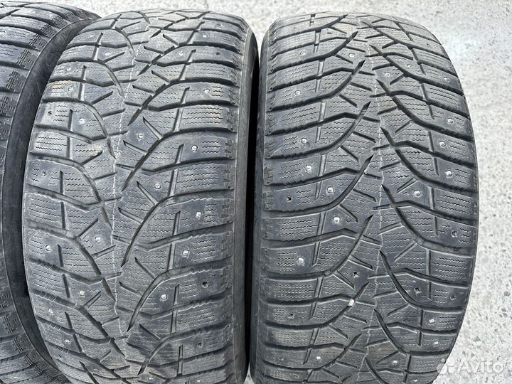 Bridgestone Blizzak Spike-02 245/50 R18 104T