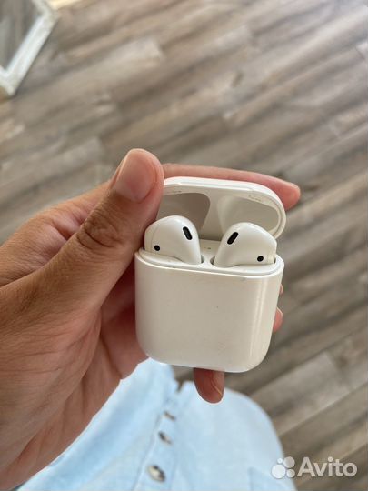 Беспроводные наушники apple airpods