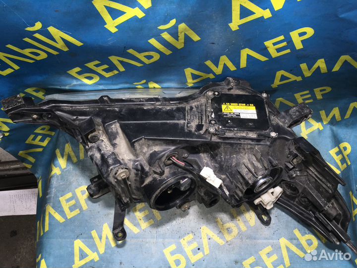 Левая ксеноновая фара Toyota Land Cruiser 200