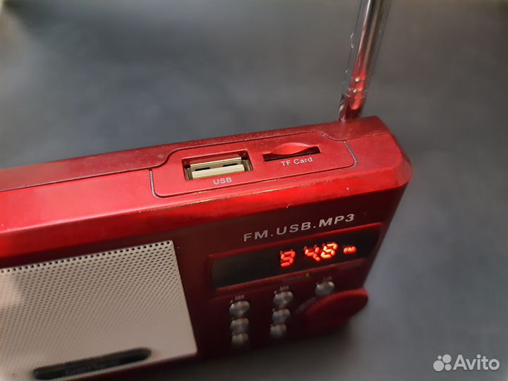 Походный цифровой MP3 плеер-радиоприемник