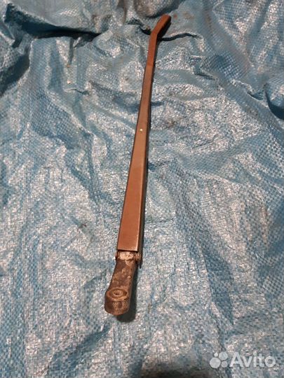 Поводок стеклоочистителя двери багажника