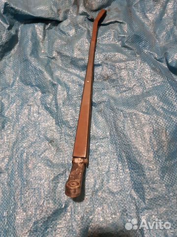 Поводок стеклоочистителя двери багажника