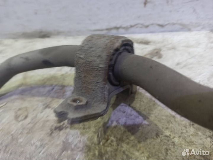 Стабилизатор передний