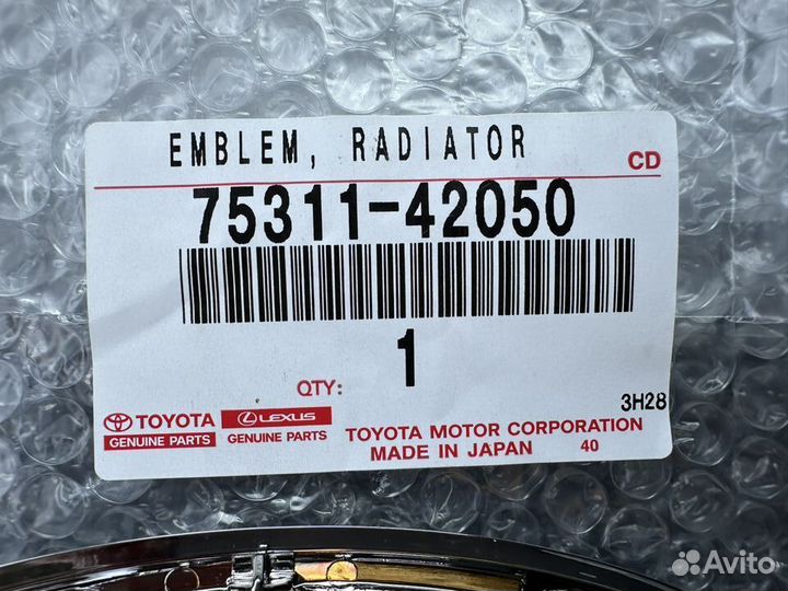 Эмблема решетки радиатора Toyota Rav4 30 2010-2012