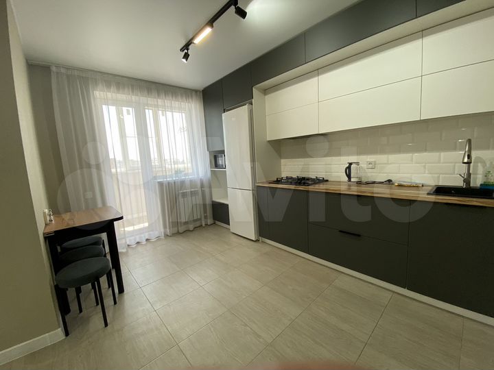 2-к. квартира, 43 м², 8/9 эт.