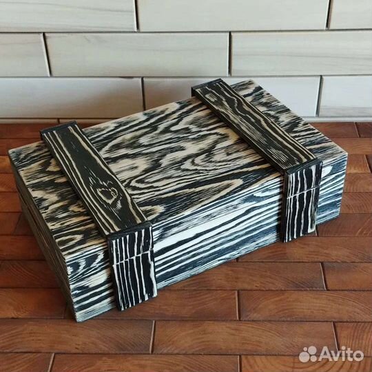 Ящик с крышкой из дерева для подарка