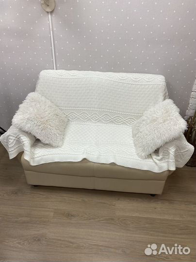 Кожаный диван