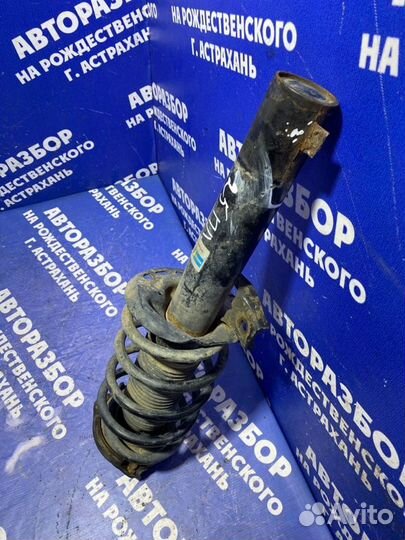 Передняя левая стойка амортизатора Volkswagen