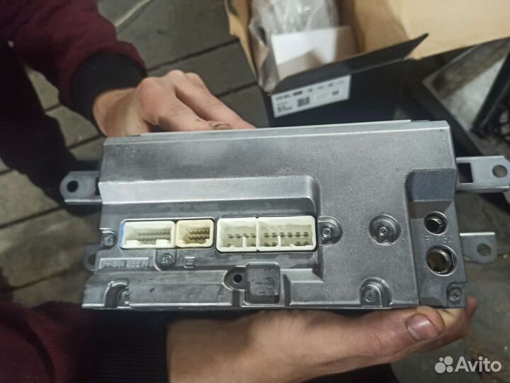 Штатная магнитола на toyota corolla 150