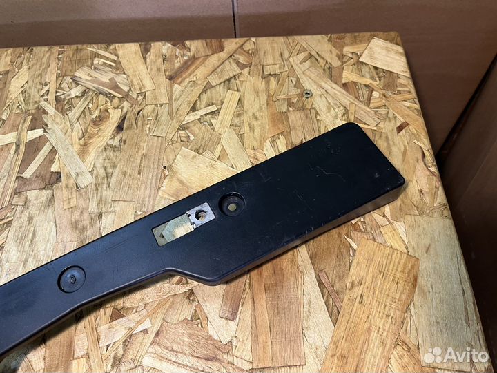 Рамка номера передняя Toyota RAV4 40