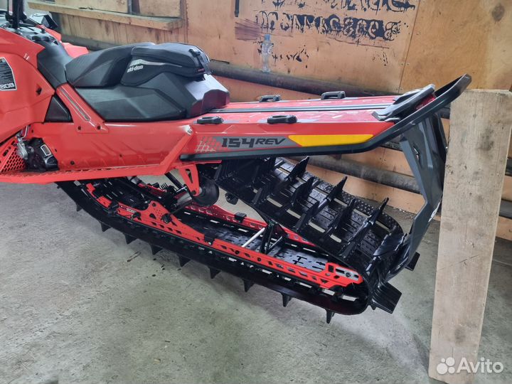 BRP Ski-Doo Summit X 154 850 e-tec shot